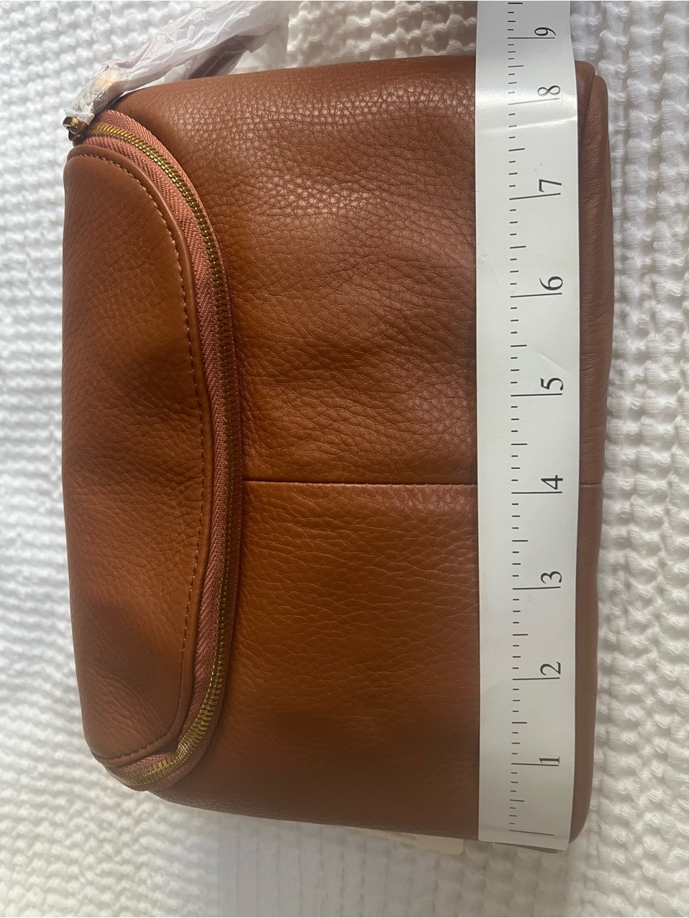 HOBO Fern Large Belt Bag
Pebbled Leather WARM HONEY Belt Bag with Tassel Zips - Picture 9 of 14
